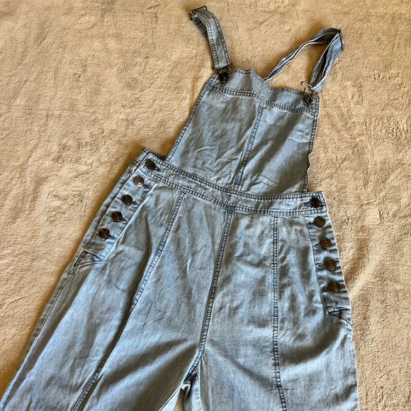 Cupcakes & Cashmere Overalls - Picture 3 of 10